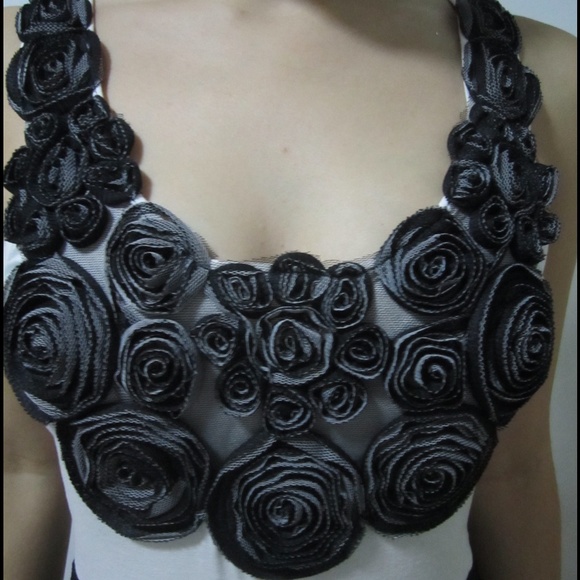 Soprano Black and White Dress with Floral Details - Picture 3 of 14